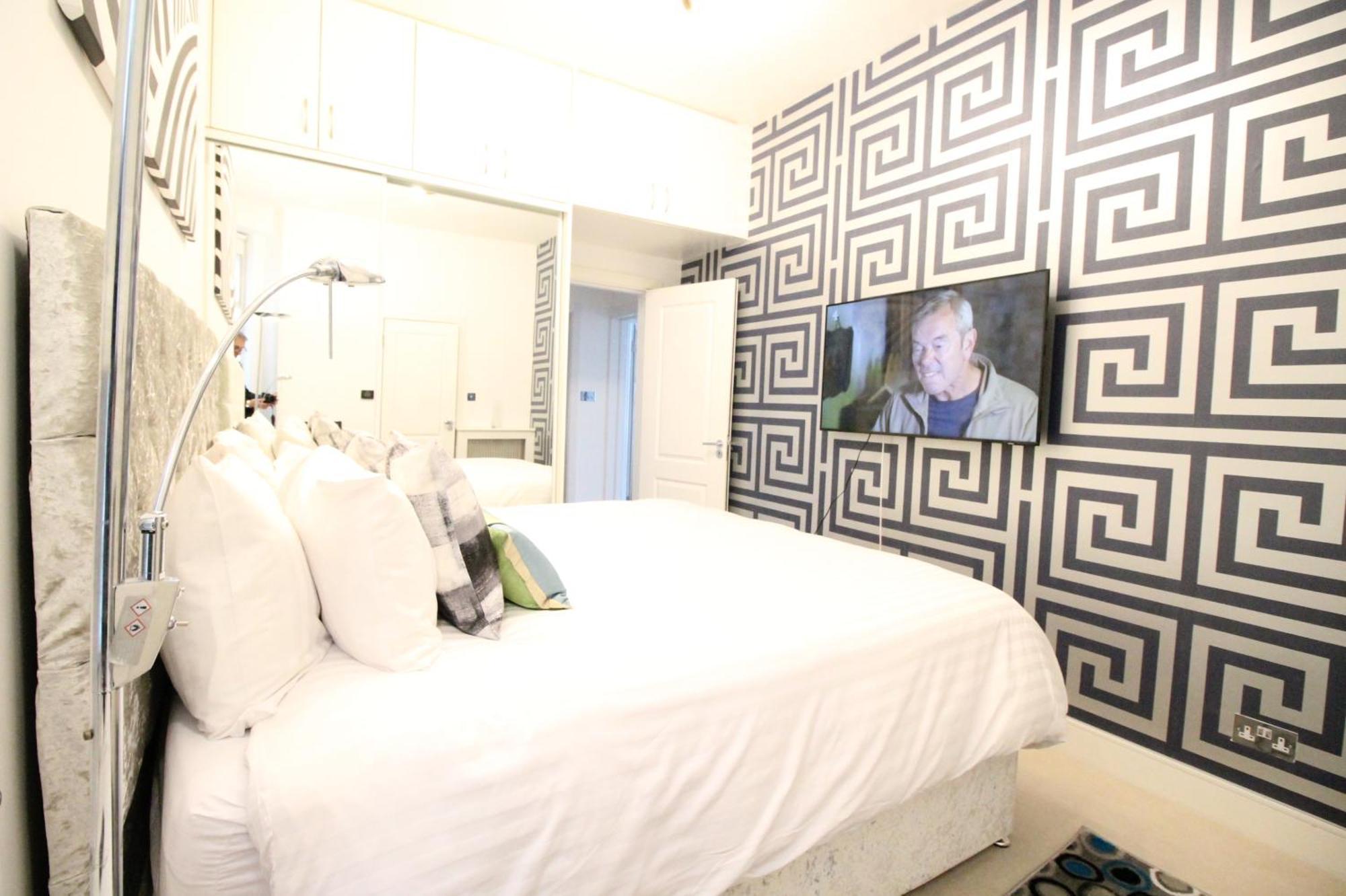 Contemporary 3 Double Bedroom 2 Bathroom Haven In The Heart Of Chelsea Exquisite With A Designer's Touch * Londres