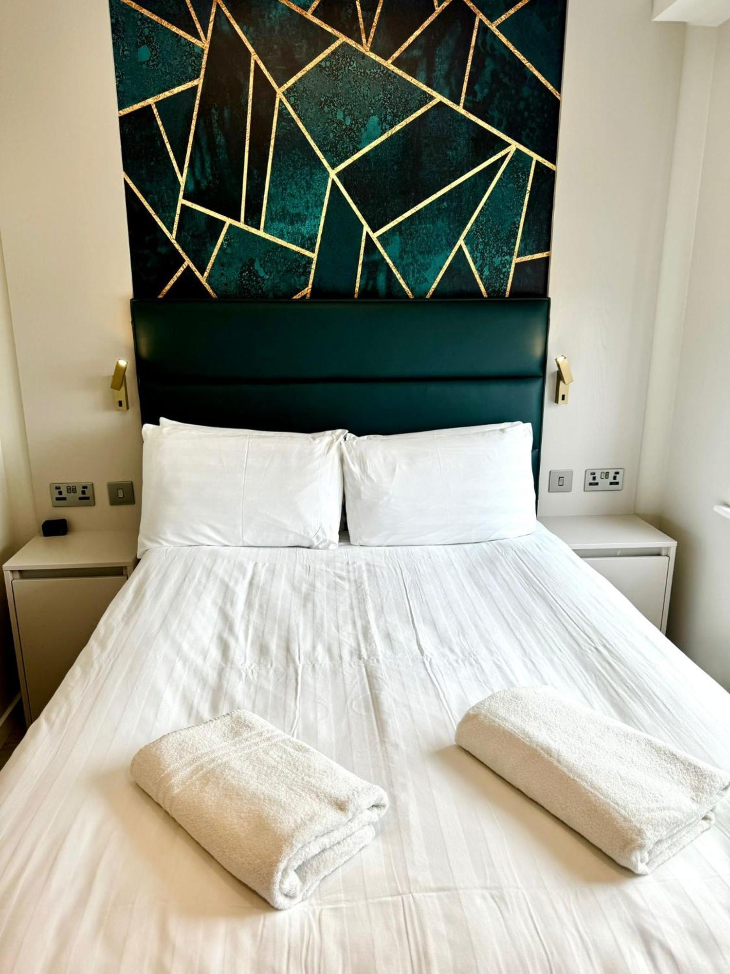 Victoria Aparthotel *