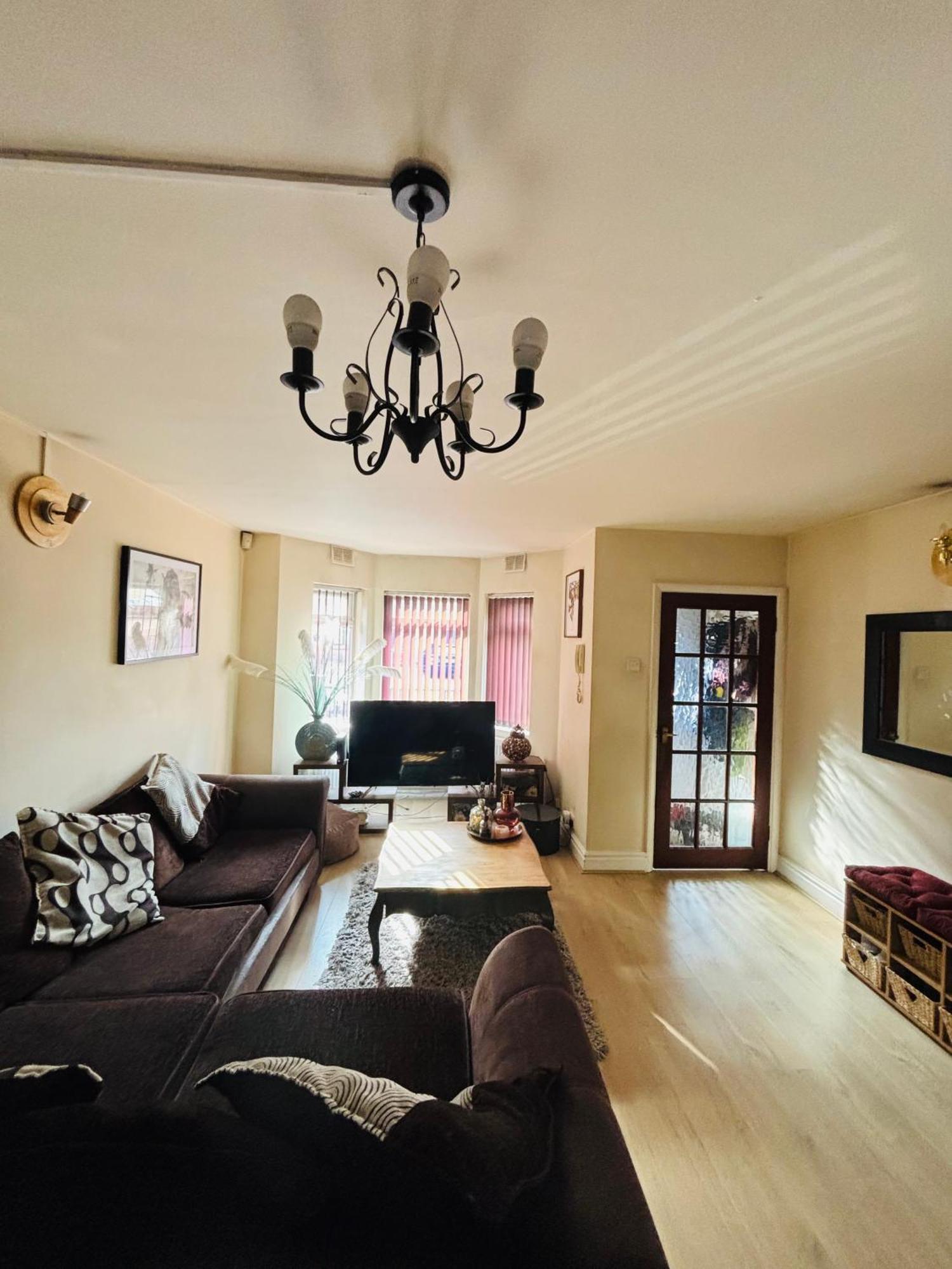 City Airport Serviced House Holiday home *