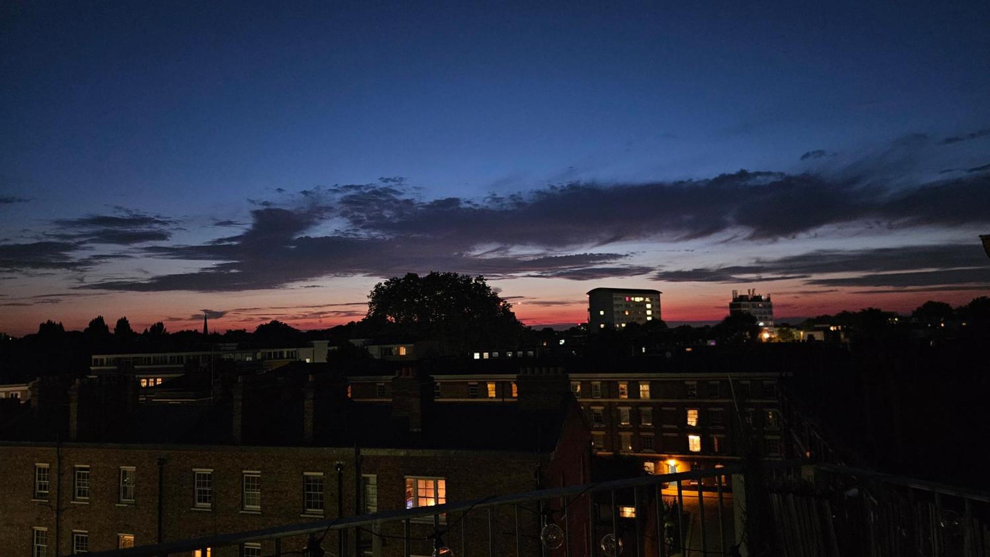 Roof Terrace, 2-bed 2-bath, Stoke Newington Apartment