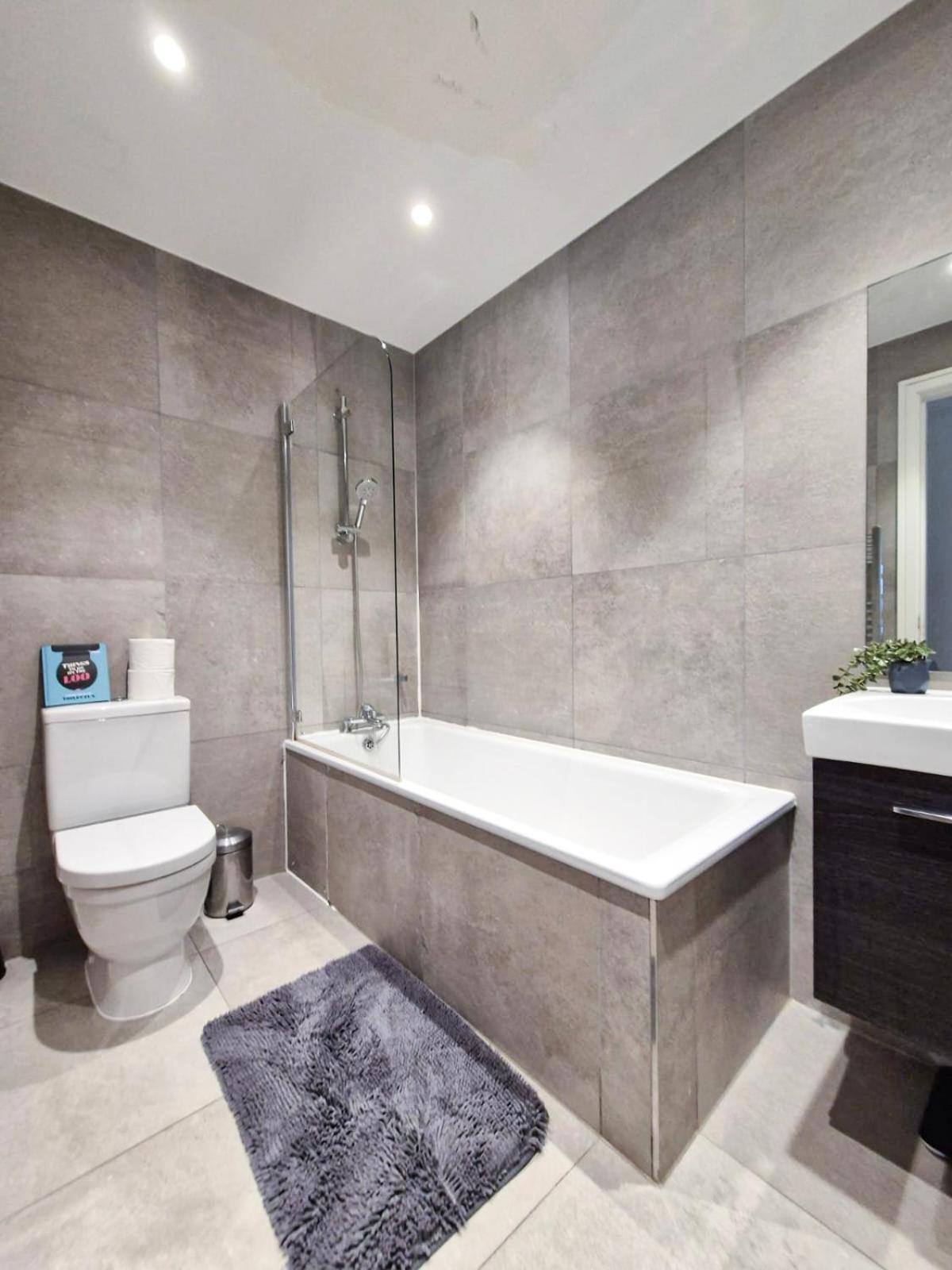 Modern & 3bedroom Flat With Pvt Balcony Steps From Regent's Park * London