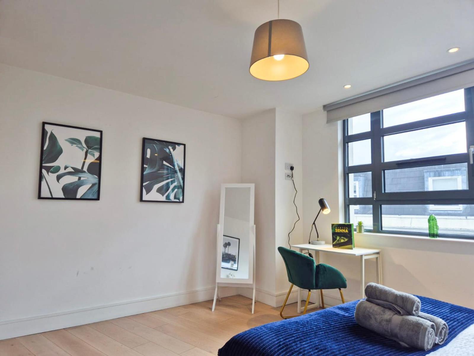 Modern & 3bedroom Flat With Pvt Balcony Steps From Regent's Park Apartment London
