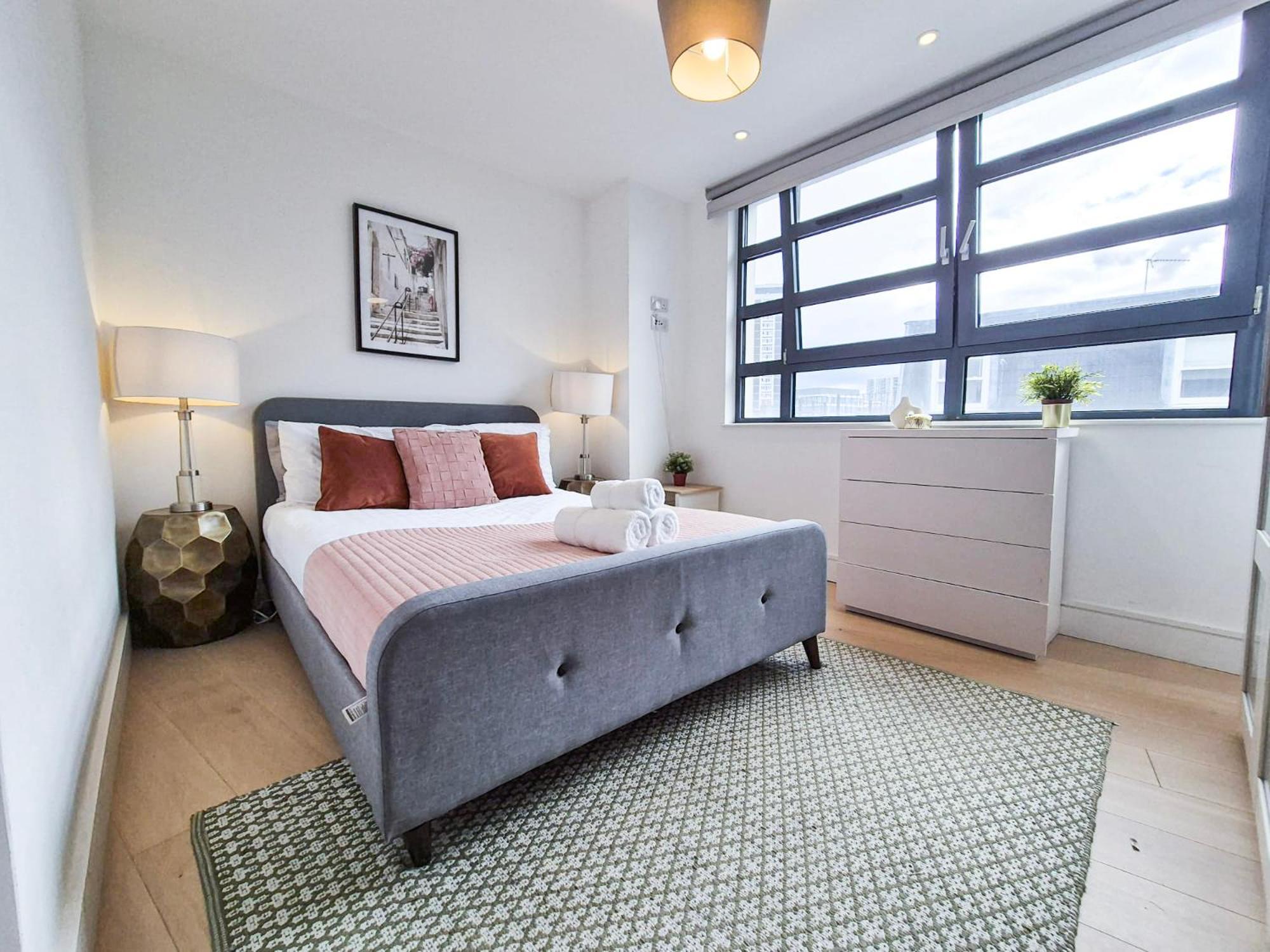 Modern & 3bedroom Flat With Pvt Balcony Steps From Regent's Park *