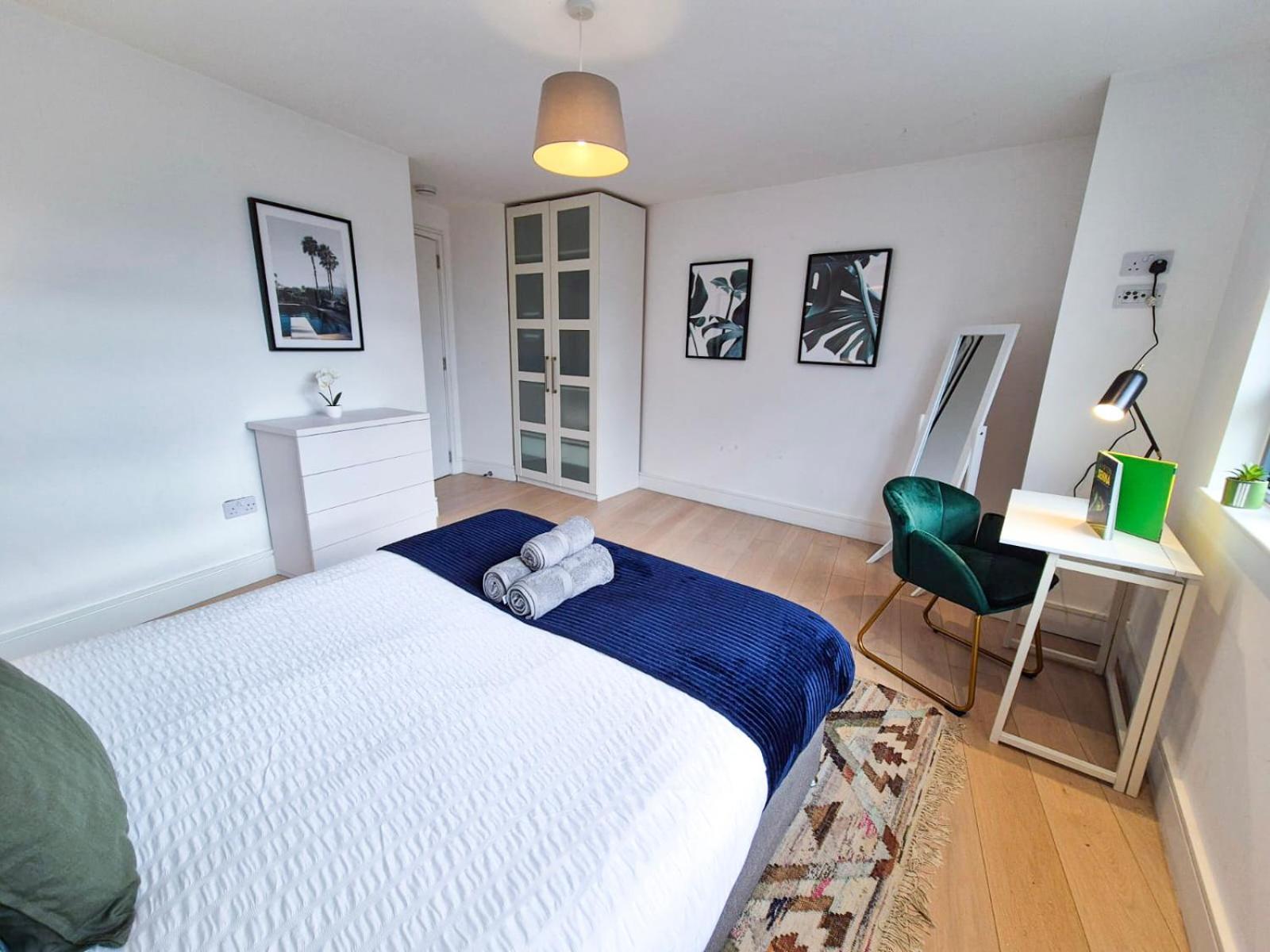 Modern & 3bedroom Flat With Pvt Balcony Steps From Regent's Park Apartment *