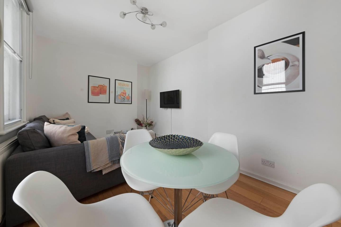London- 1 Bed Apartment *