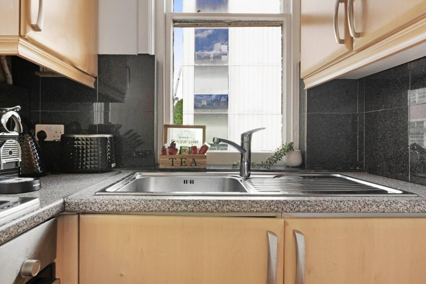 London- 1 Bed Apartment *
