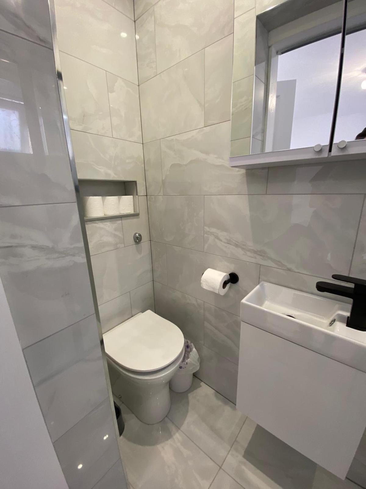 Beautiful Newly Renovated House Sleeps 6 People, Only 12 Minutes By Tube To Oxford Circus London