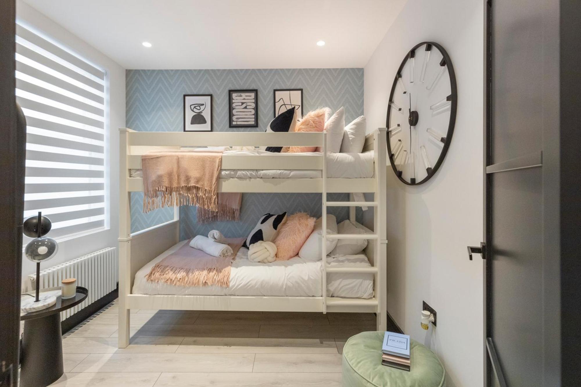 Unwind In Style 2br With Cozy Backyard For Groups Apartamento