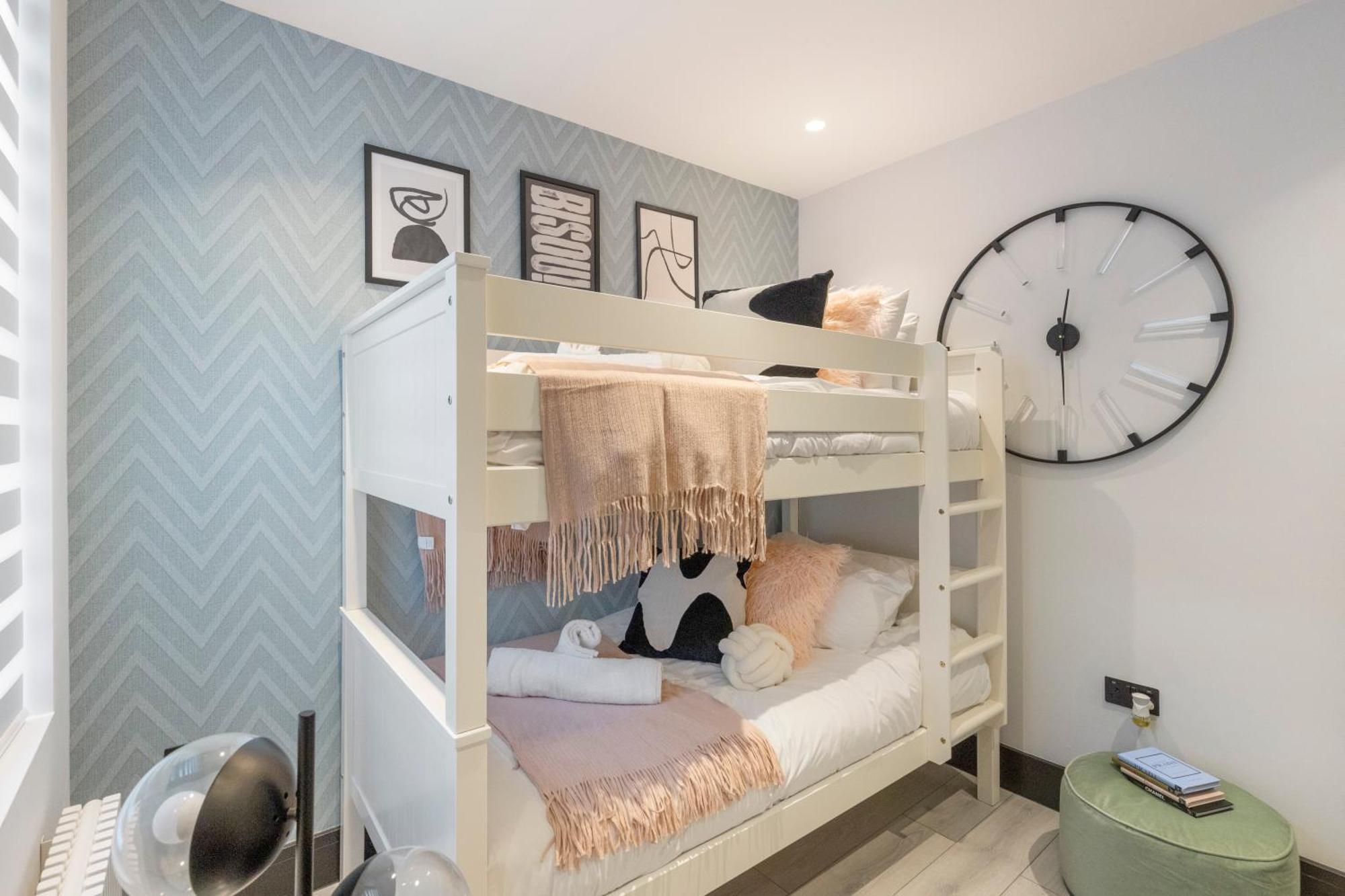 Apartamento Unwind In Style 2br With Cozy Backyard For Groups