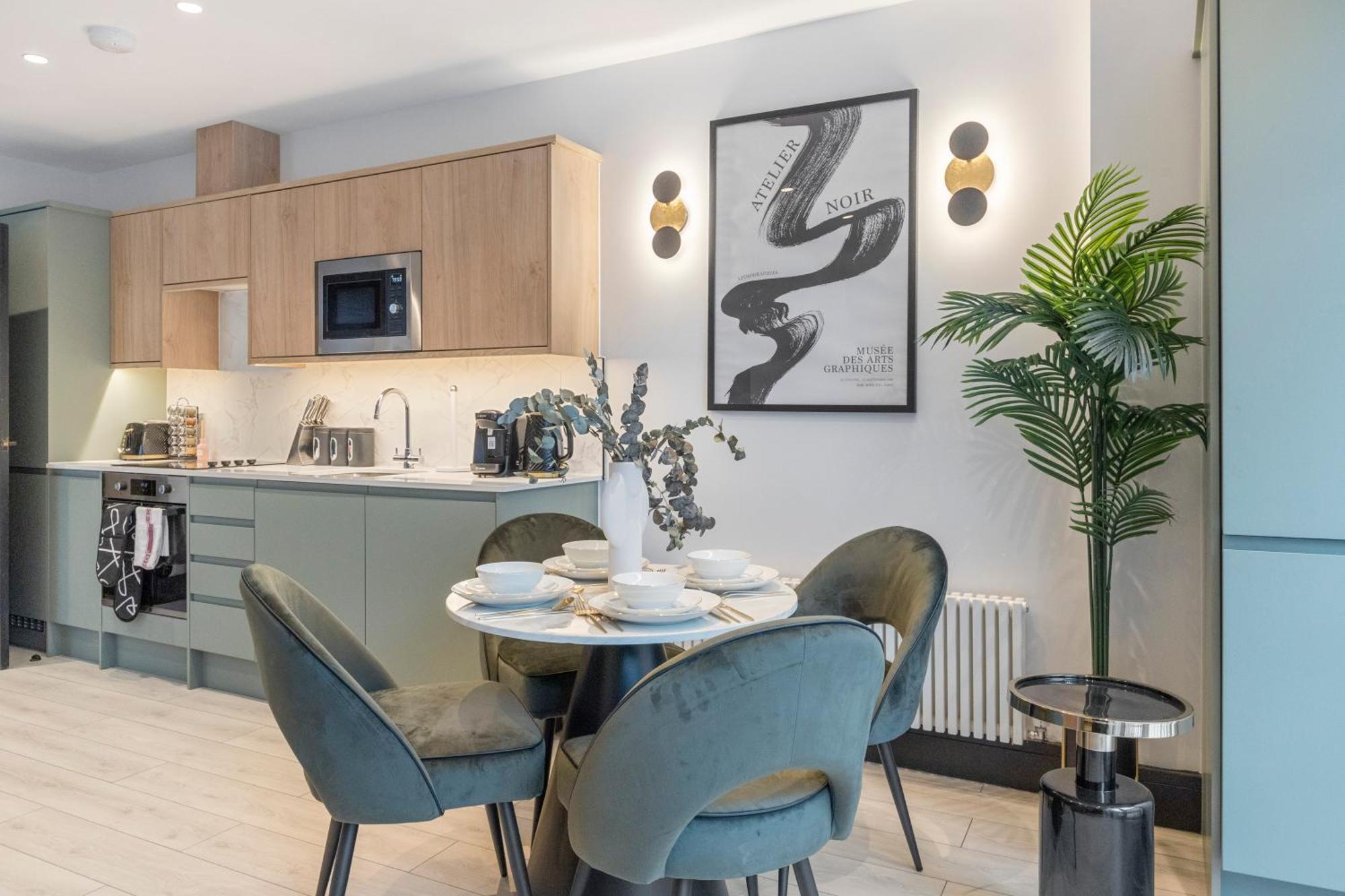 Apartamento Unwind In Style 2br With Cozy Backyard For Groups