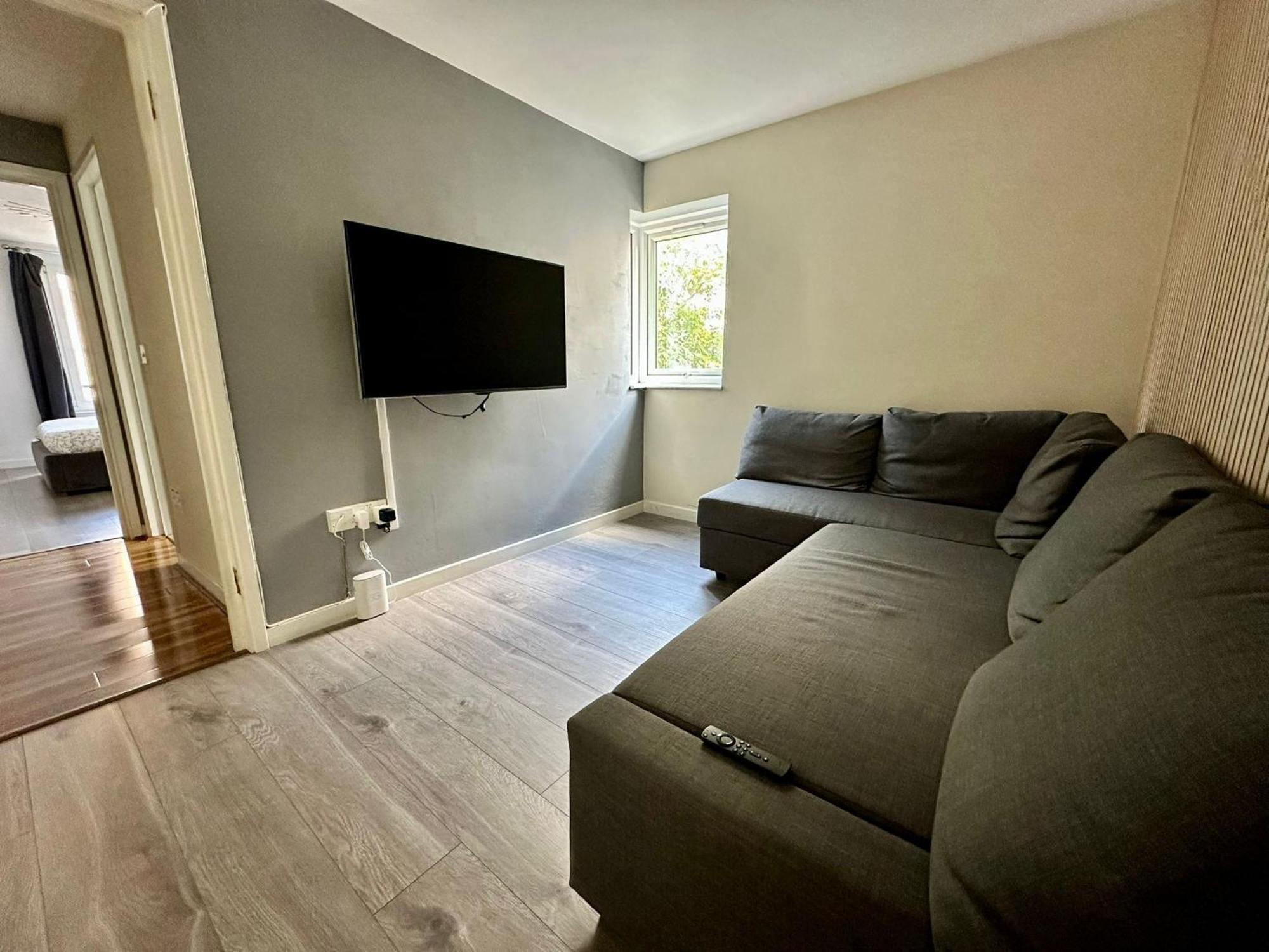 Cosy 2 Bedroom Flat In Manor House * Londen