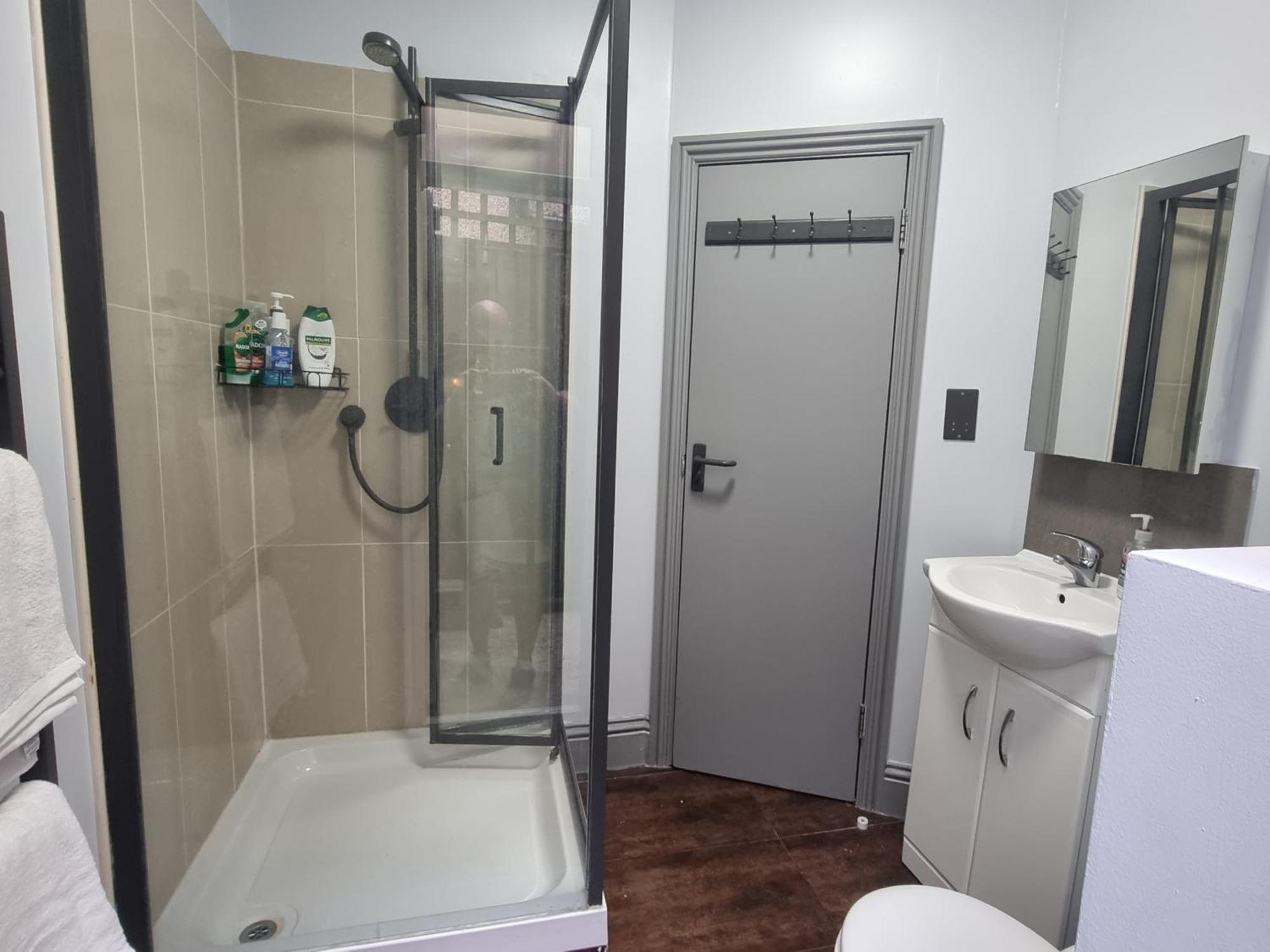 Garden View Double Room, 20 Mins To London, 1gb Internet Homestay