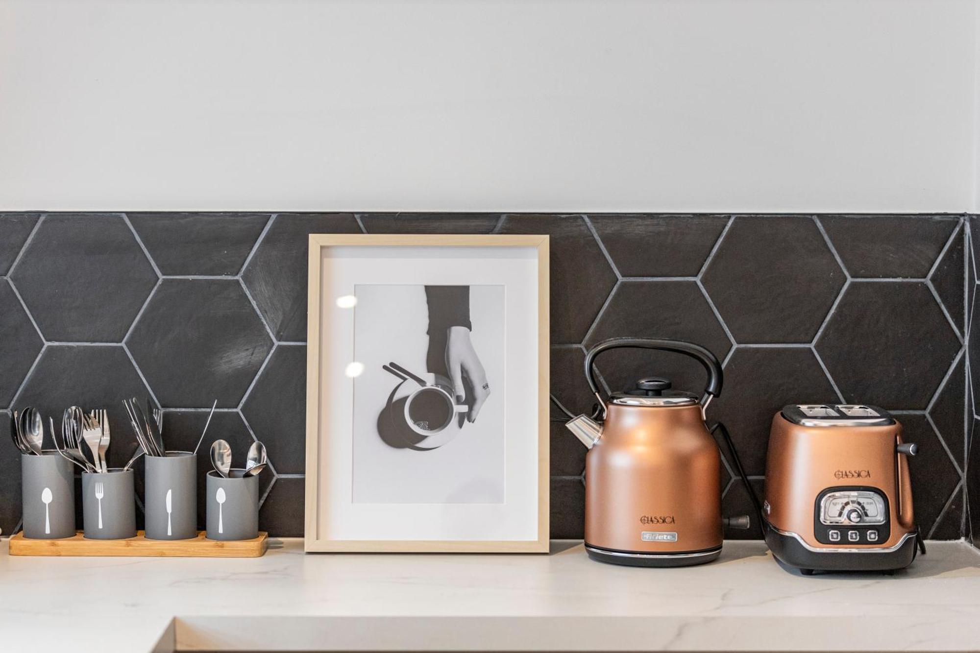 Urban Simplicity Twin Bed With Kitchenette Appartement