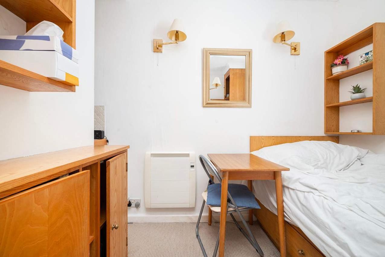 Compact In Apartamento