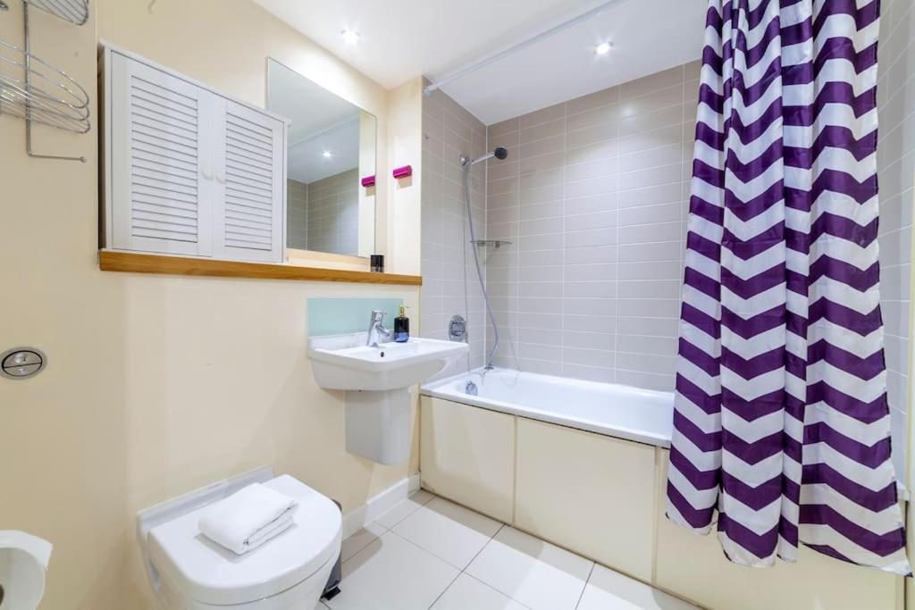 Modern 3 Beds 2 Bath Flat - Parking & Sleeps 6