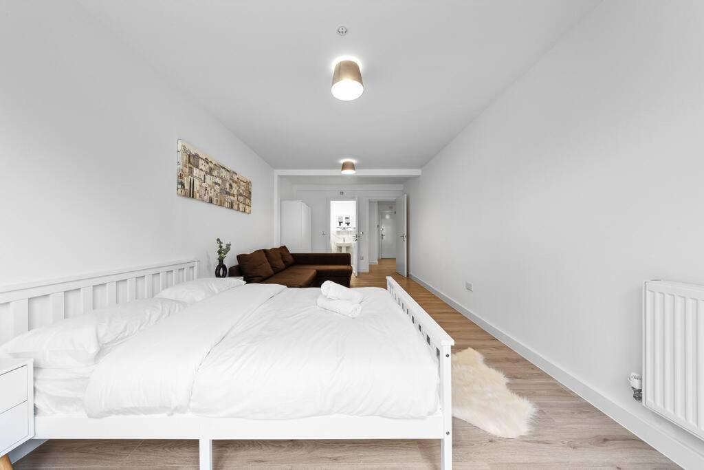 Spacious Sleep 14 - 1 Min From Tooting Station Mr3 *