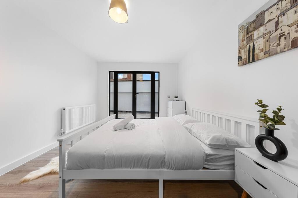 Spacious Sleep 14 - 1 Min From Tooting Station Mr3 Apartment London