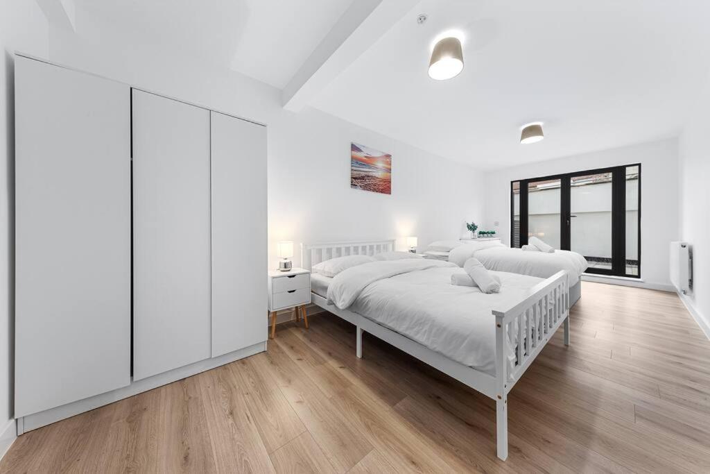 Spacious Sleep 14 - 1 Min From Tooting Station Mr3 Apartment London