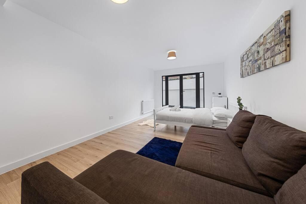Spacious Sleep 14 - 1 Min From Tooting Station Mr3 *