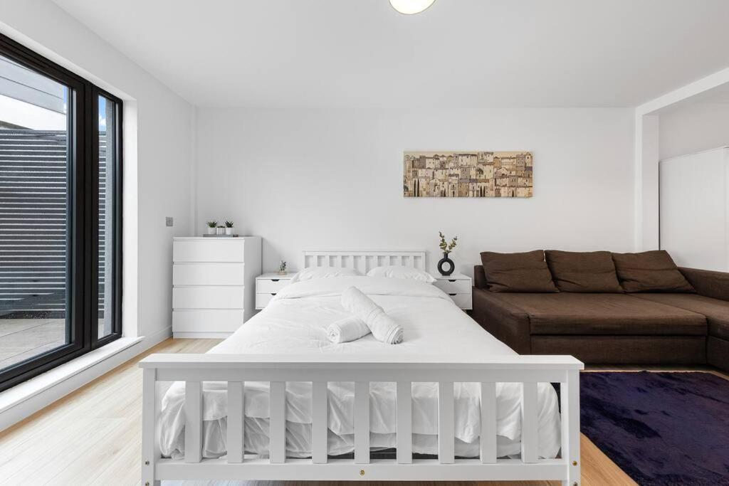 Spacious Sleep 14 - 1 Min From Tooting Station Mr3 * London
