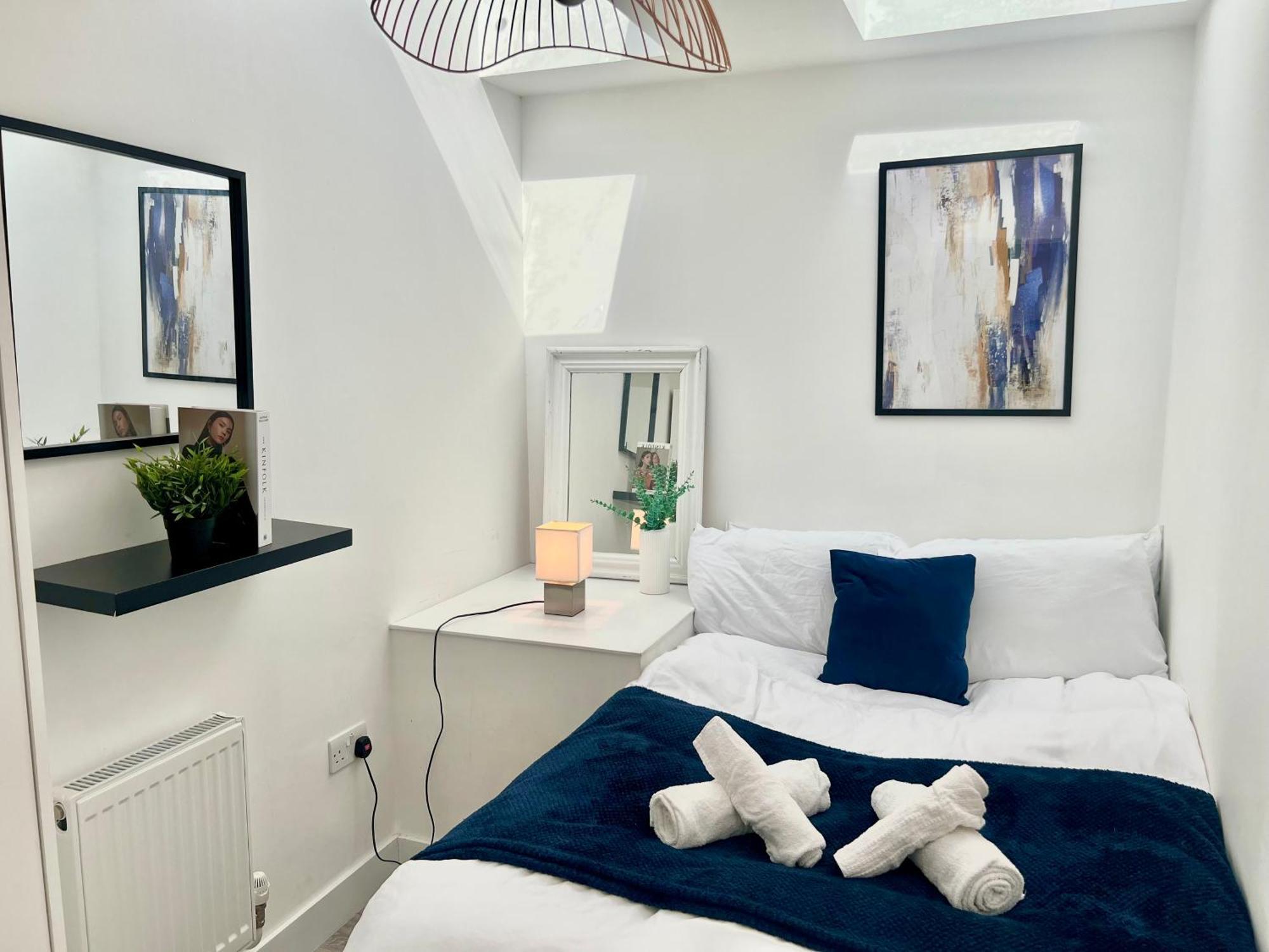 Appartement Stylish Large 3-bed Apartment, Quick Access To Sights, Free Parking Londen