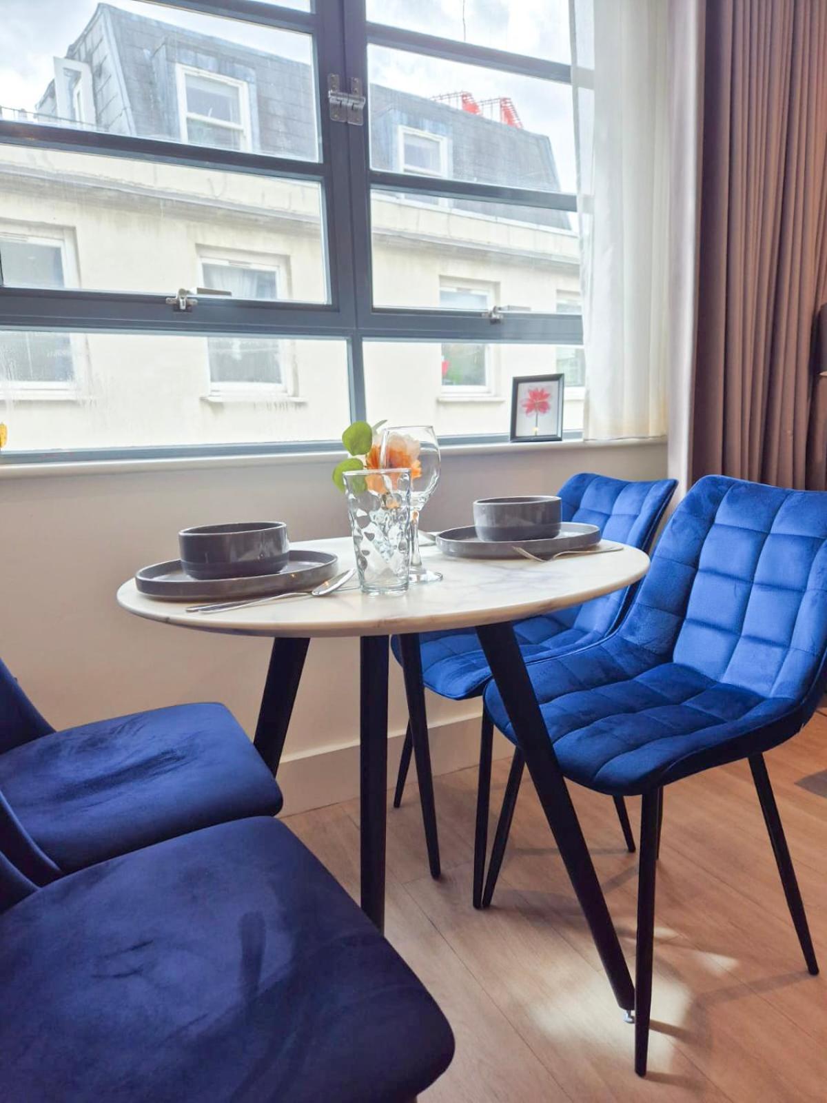 Modern & 3bedroom Flat With Pvt Balcony Steps From Regent's Park Apartment *
