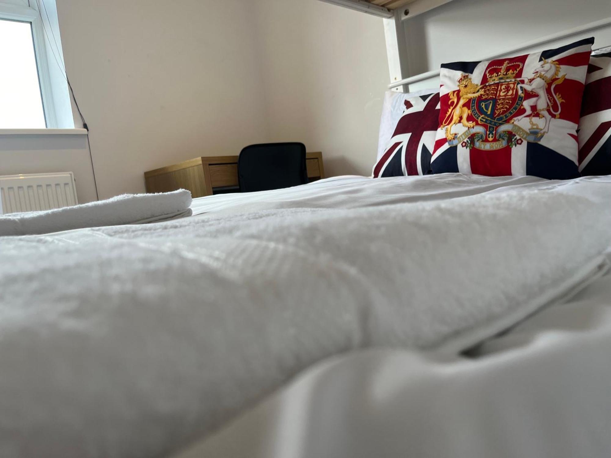 Willesden Penthouse * London