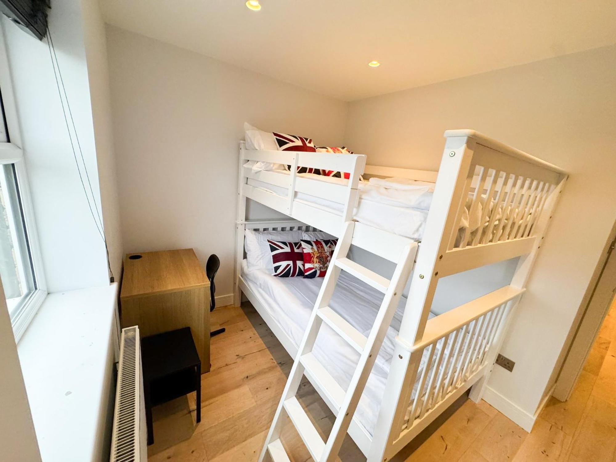 Willesden Penthouse * London