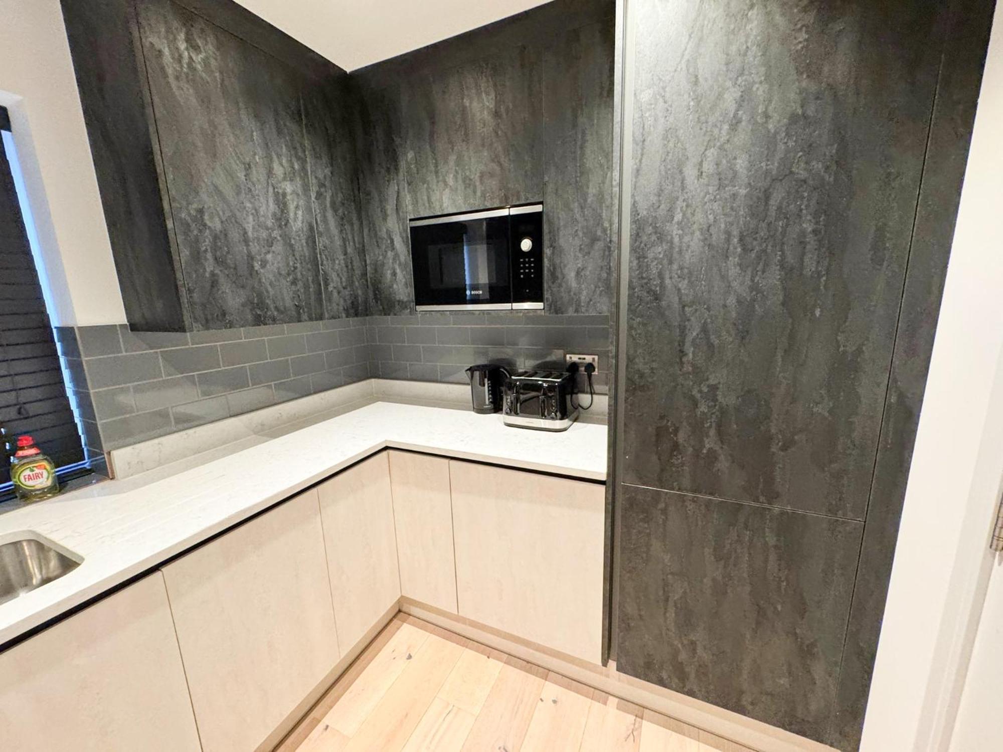 Willesden Penthouse * London