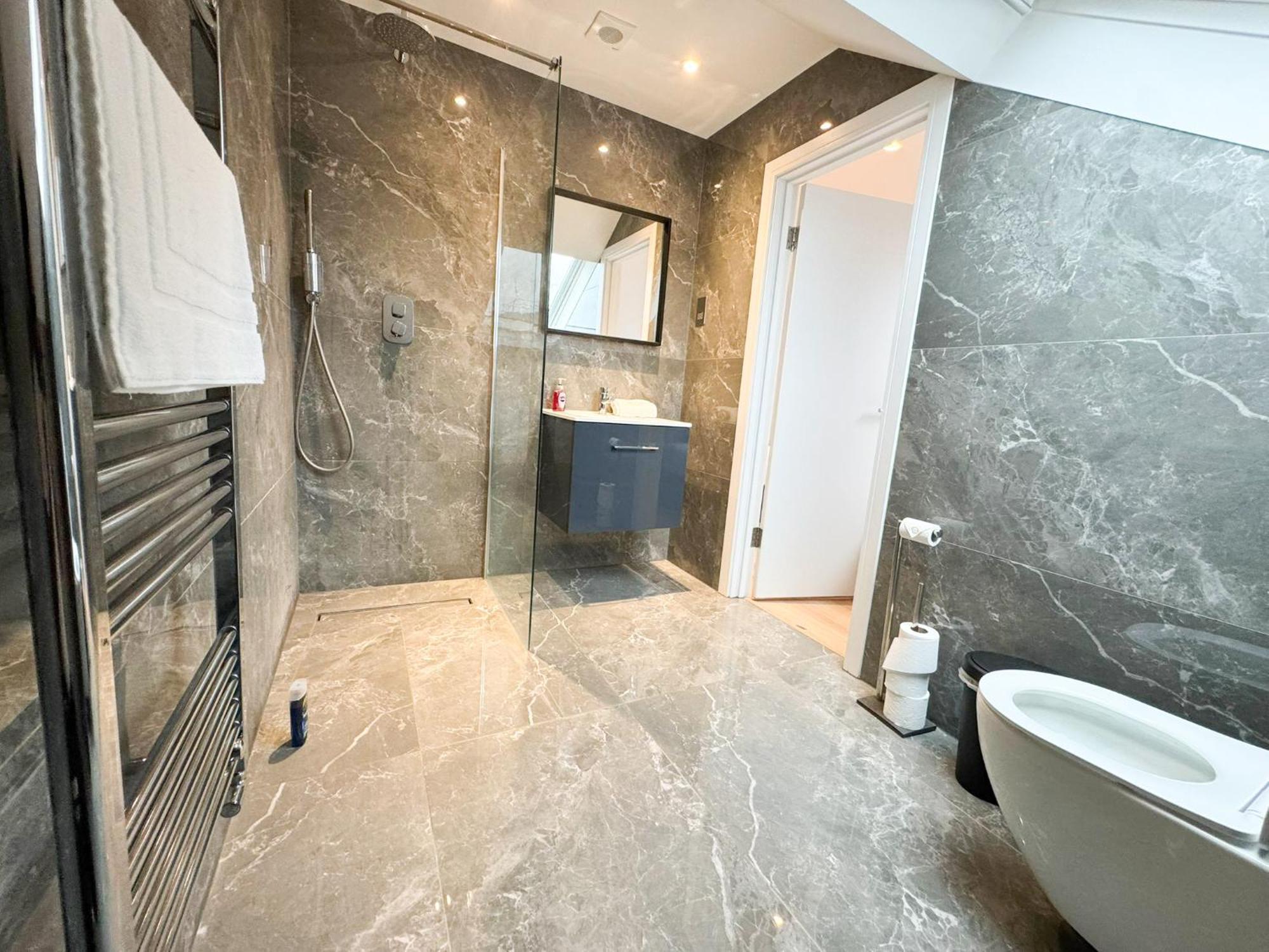 Willesden Penthouse * London