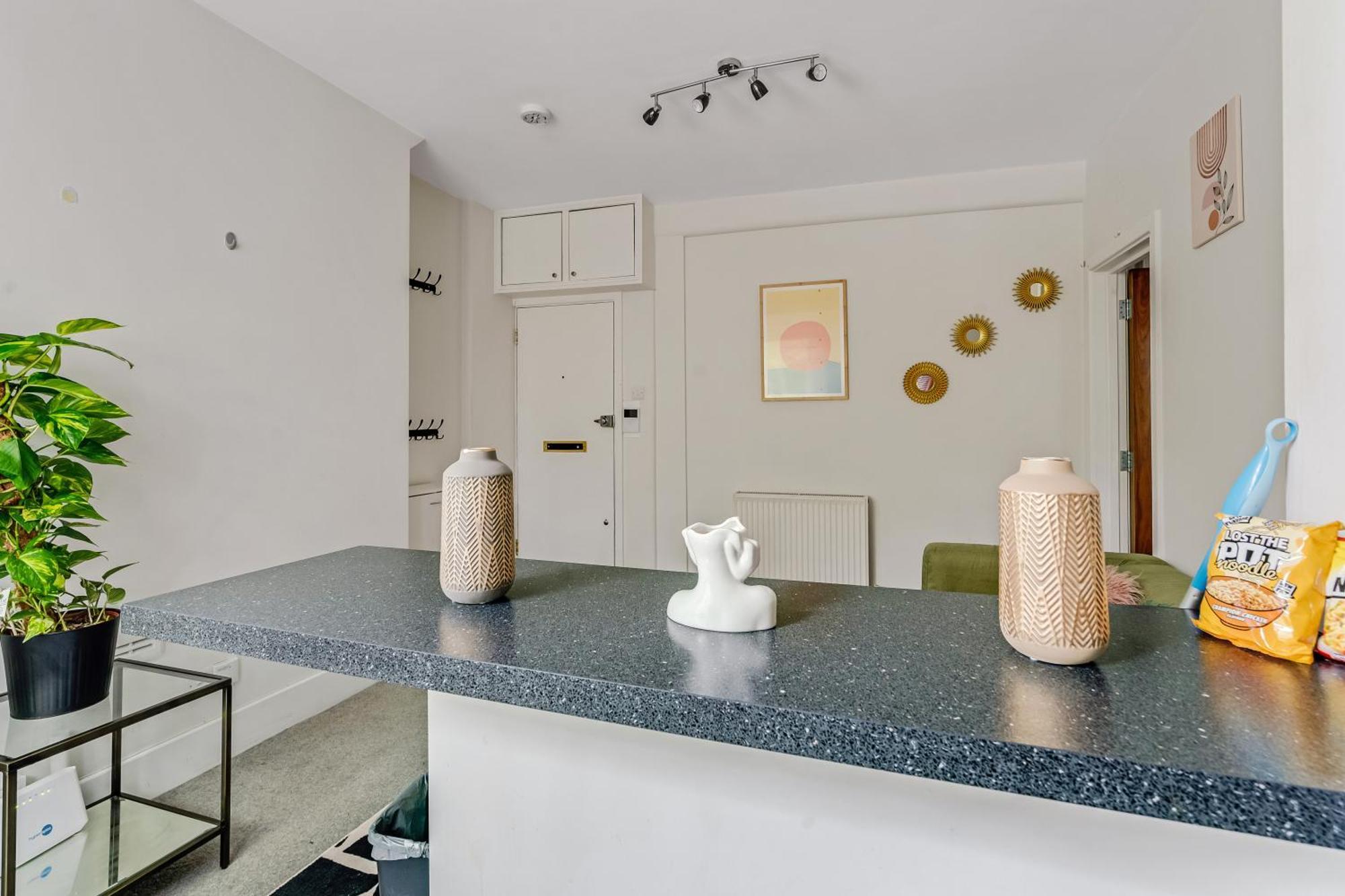 Ultimate Base - 1bd Flat, Perfect For Oasis, Coldplay, West End *