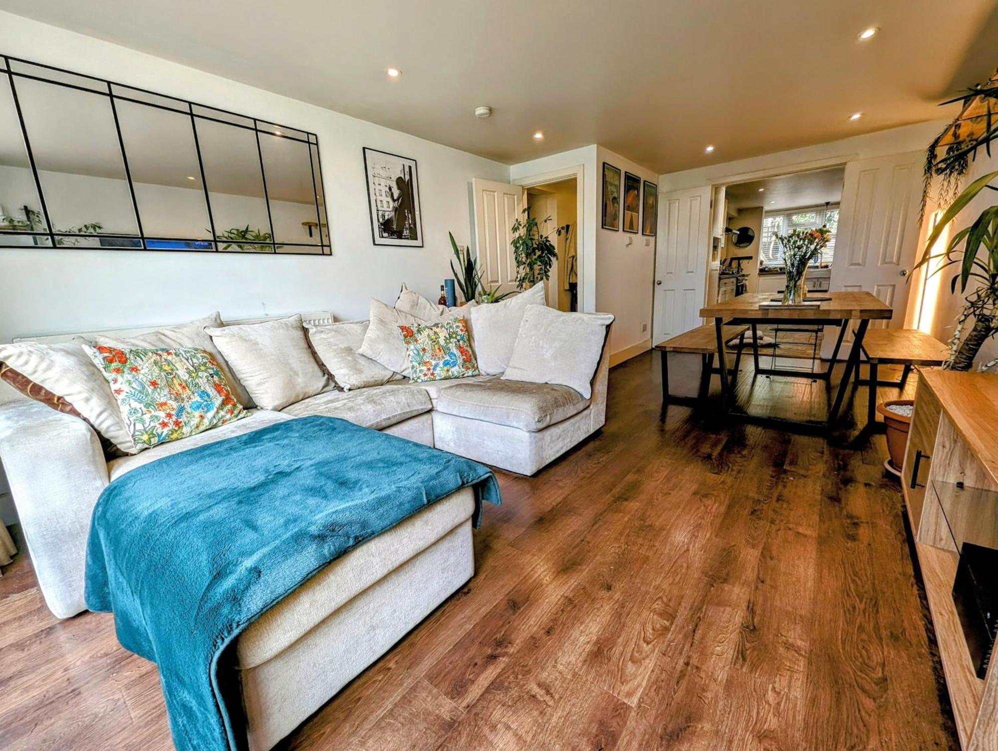 Modern Well Presented With Garden London