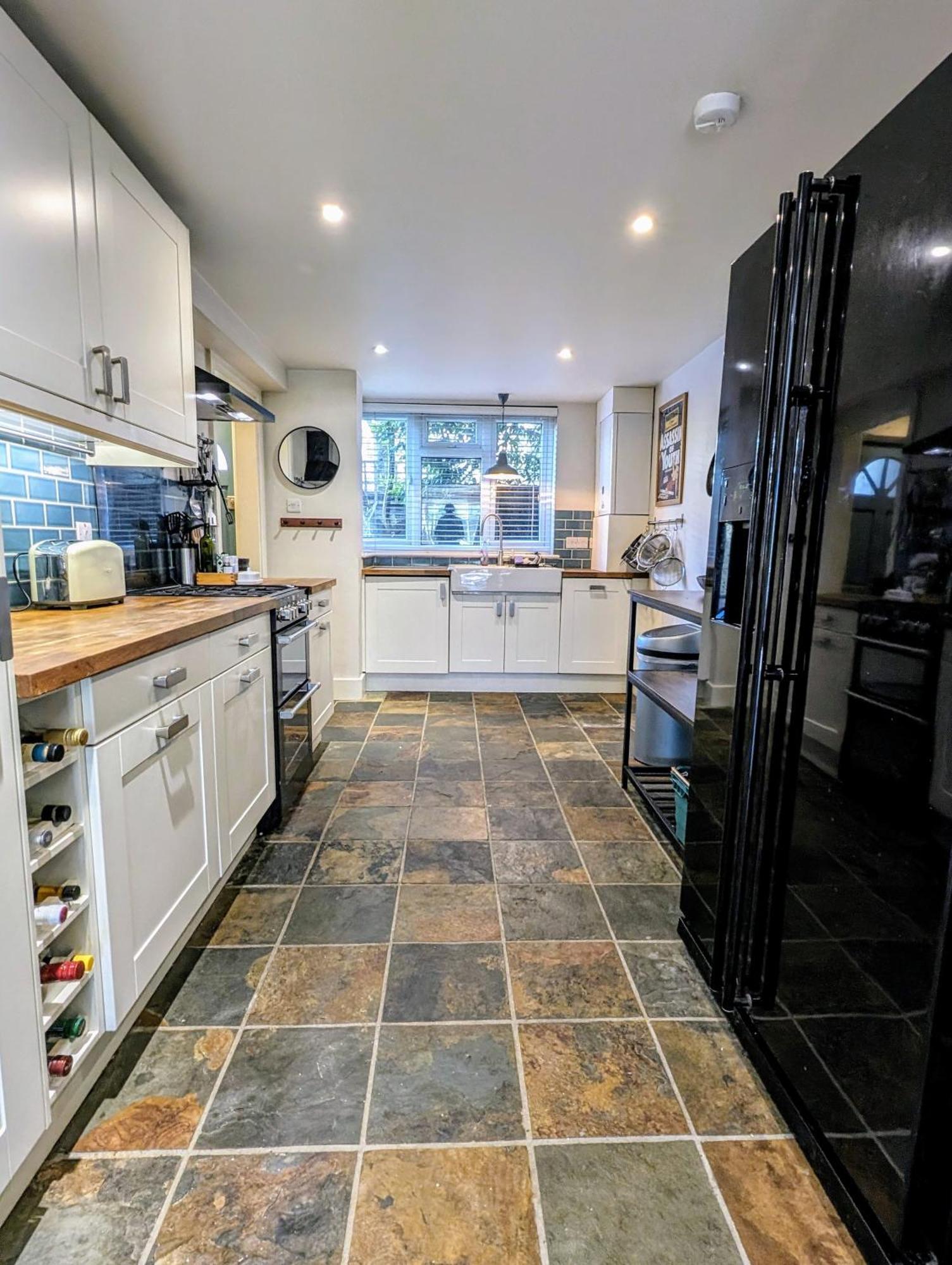 Modern Well Presented With Garden Apartment