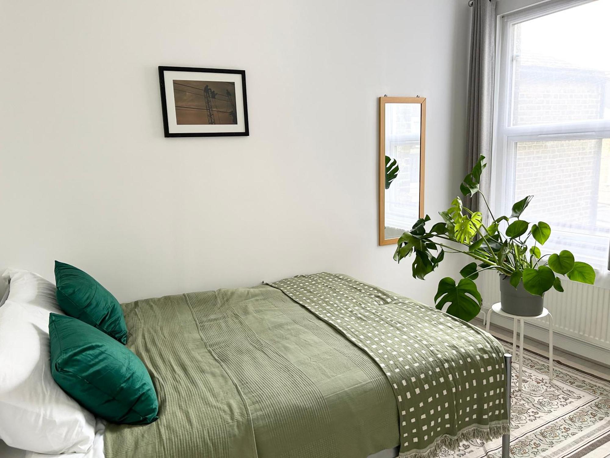 Serviced Near Tottenham Hotspurs Football Stadium Great For Contractors Apartment