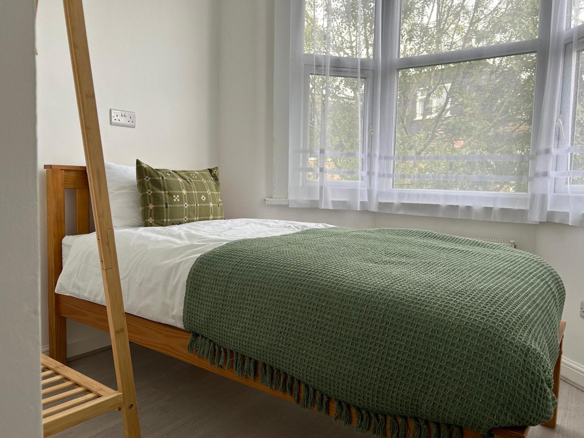 Apartment Serviced Near Tottenham Hotspurs Football Stadium Great For Contractors London