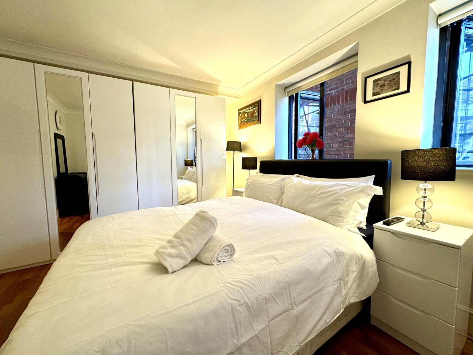 Apartment Cityscape Haven In