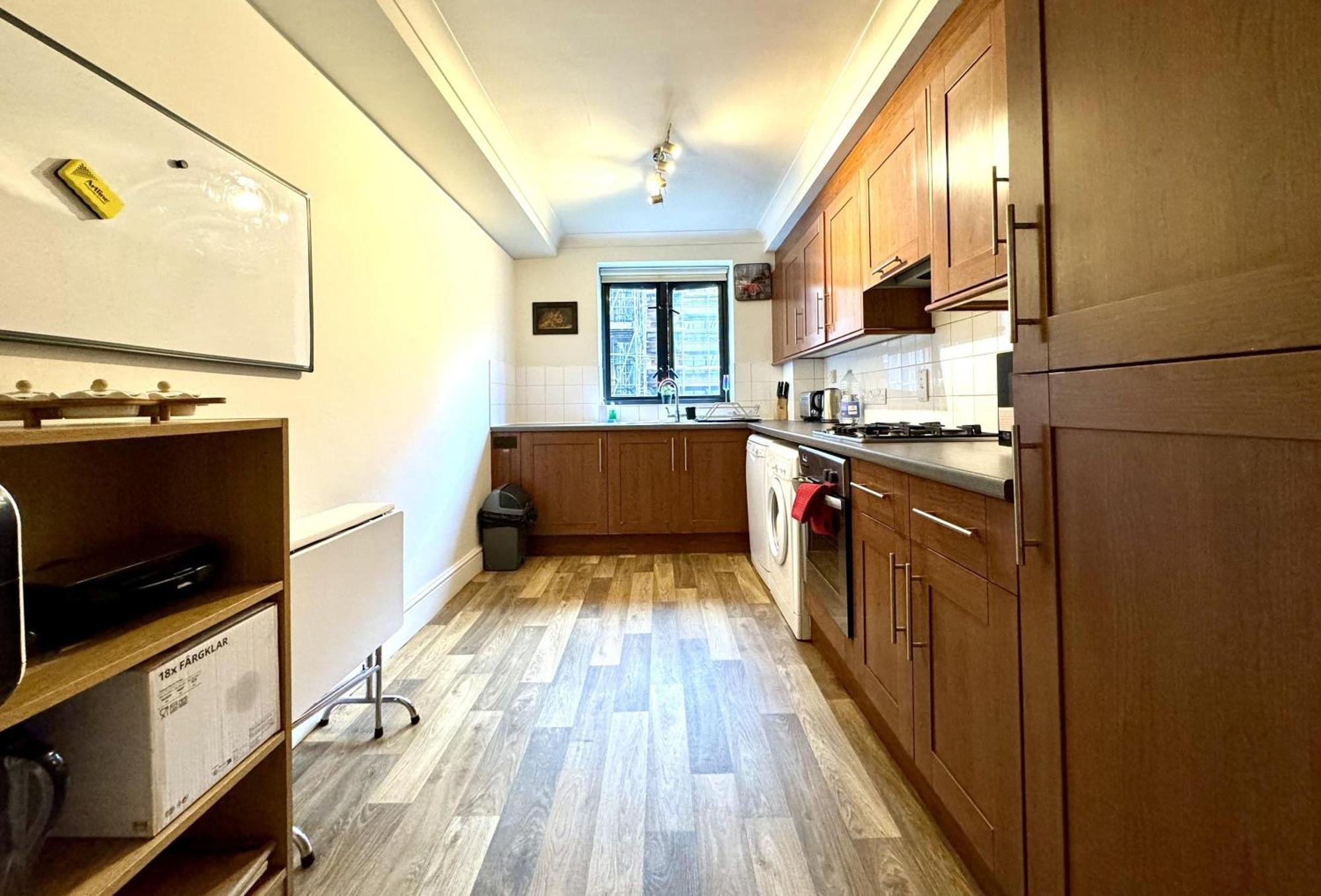 Cityscape Haven In Apartment London