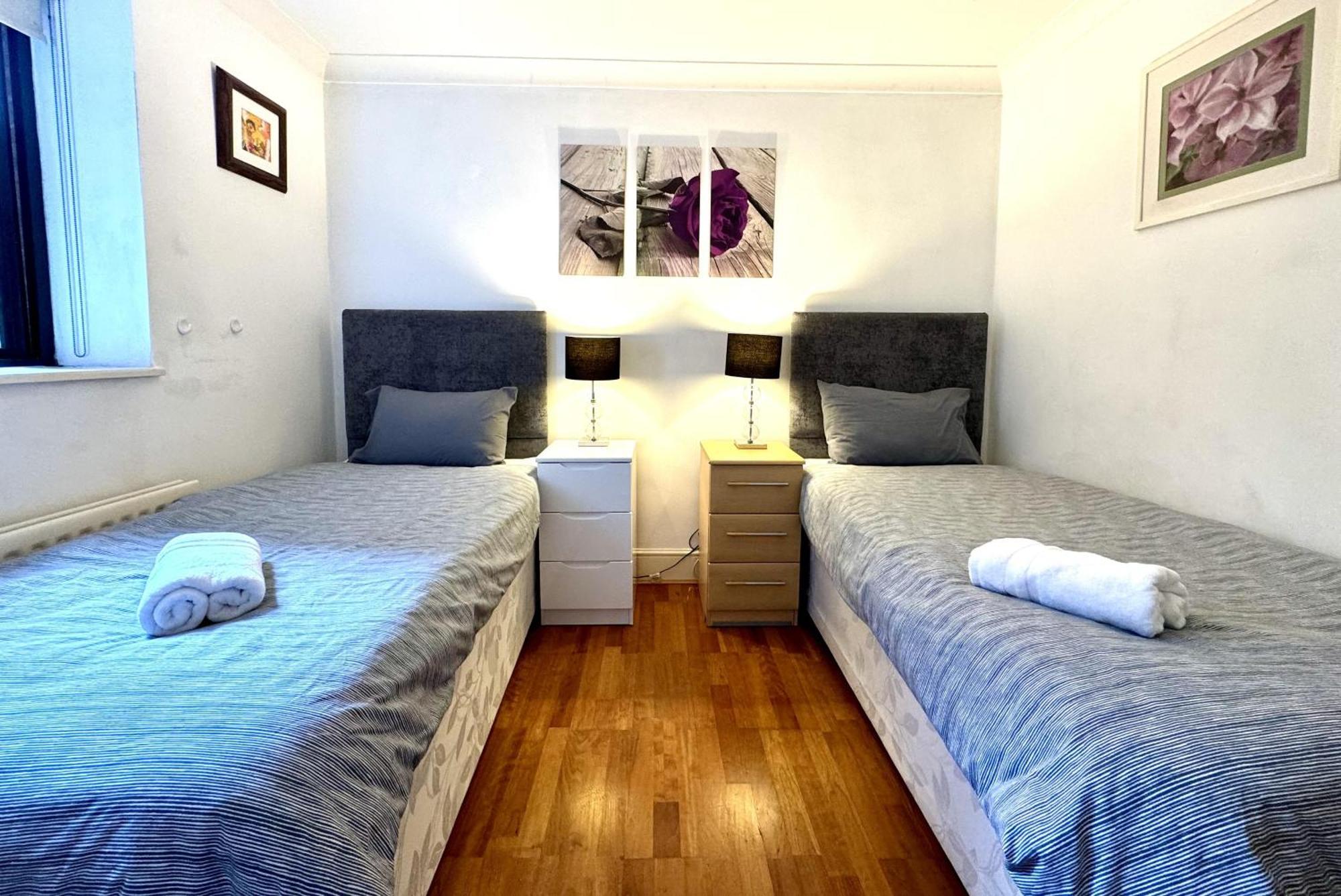 Cityscape Haven In Apartment London