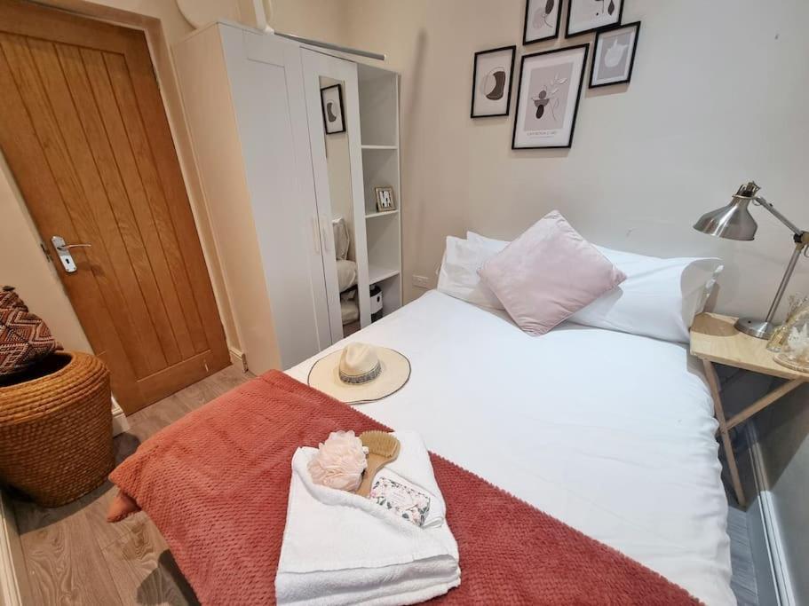 4bed 3bath 8min To Bridge Holiday home London