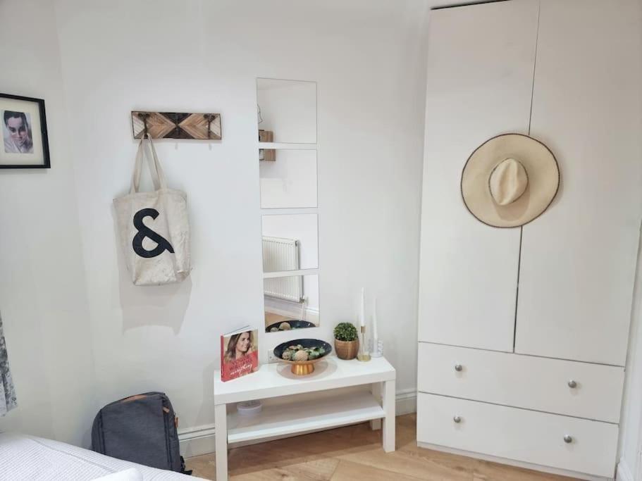 Holiday home 4bed 3bath 8min To Bridge London