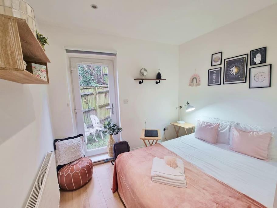 4bed 3bath 8min To Bridge Holiday home London