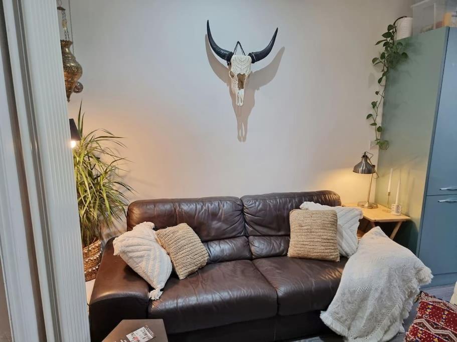 4bed 3bath 8min To Bridge Holiday home *