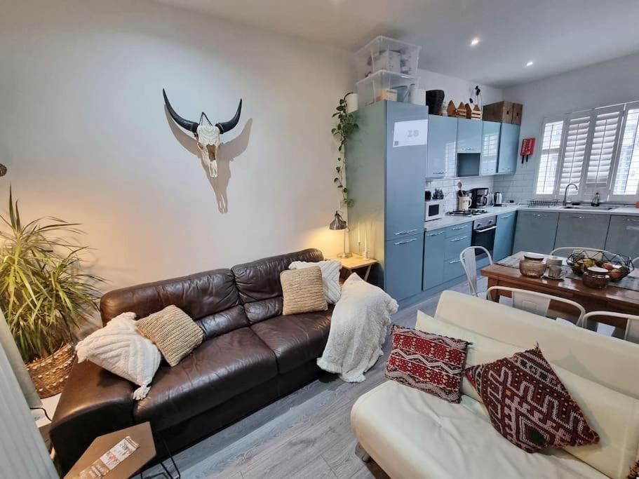 Holiday home 4bed 3bath 8min To Bridge *