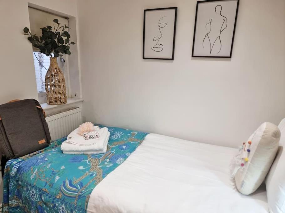4bed 3bath 8min To Bridge London