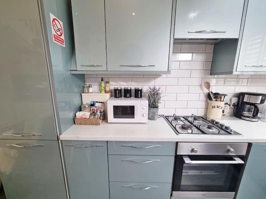 Holiday home 4bed 3bath 8min To Bridge