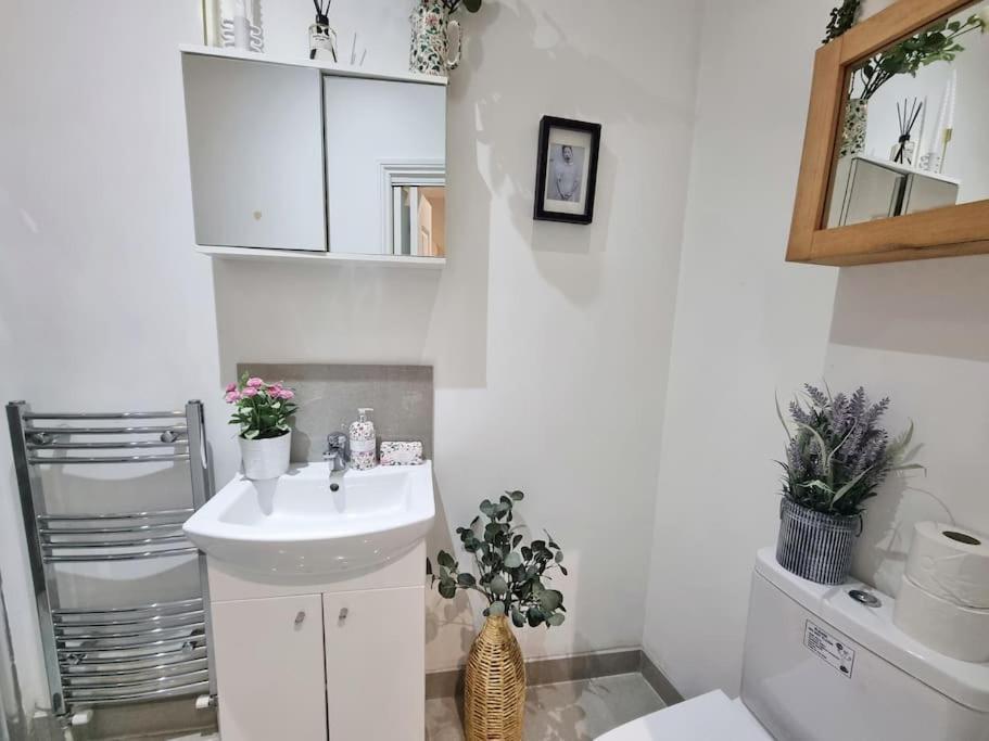 Holiday home 4bed 3bath 8min To Bridge *