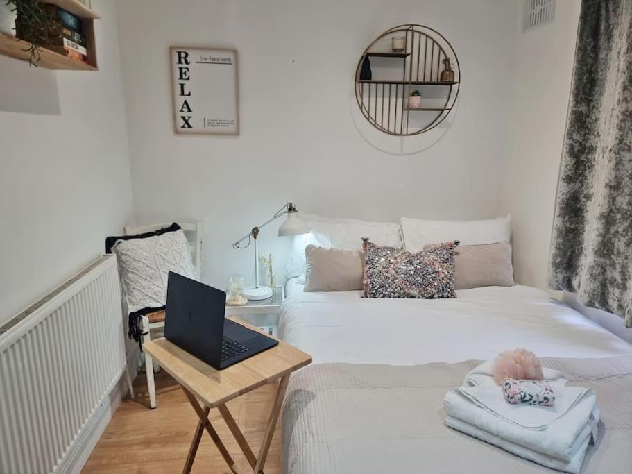 4bed 3bath 8min To Bridge Holiday home London