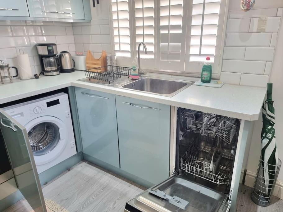 Holiday home 4bed 3bath 8min To Bridge London