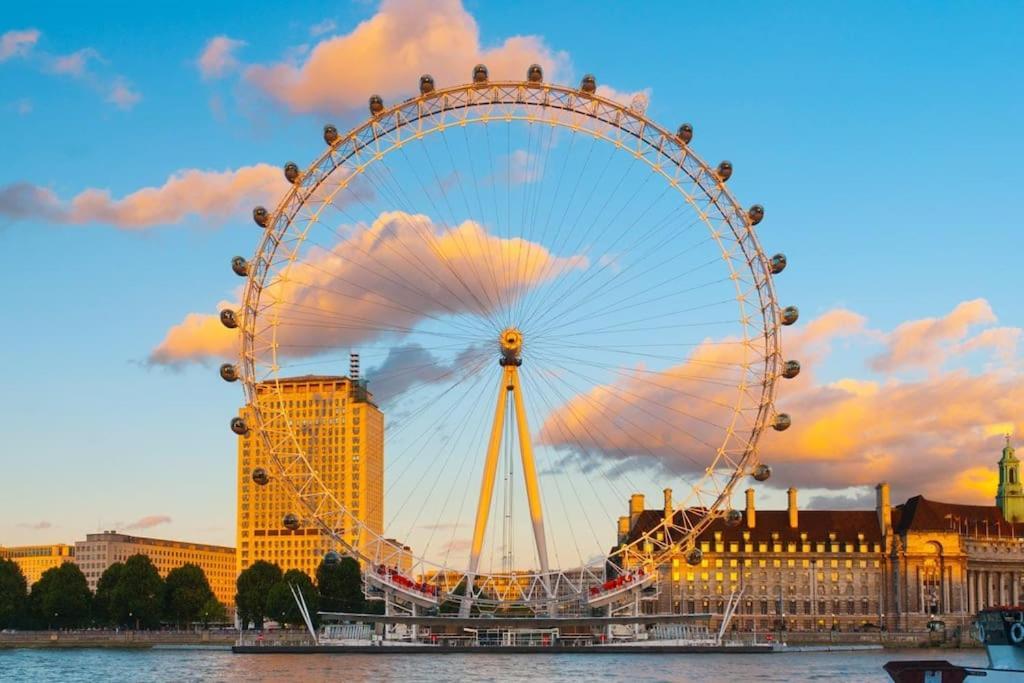 4bed 3bath 8min To Bridge * London