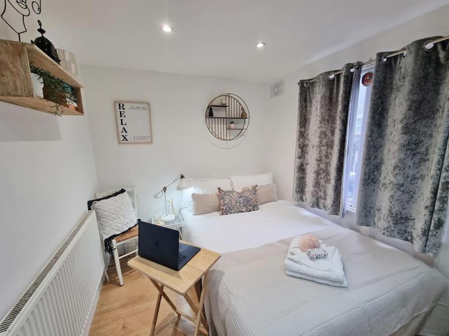 4bed 3bath 8min To Bridge Holiday home London